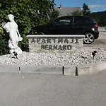 Bernard Apartma *