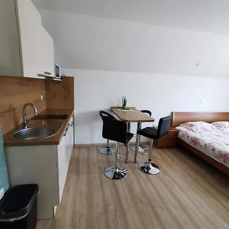 Bernard Апартаменты *